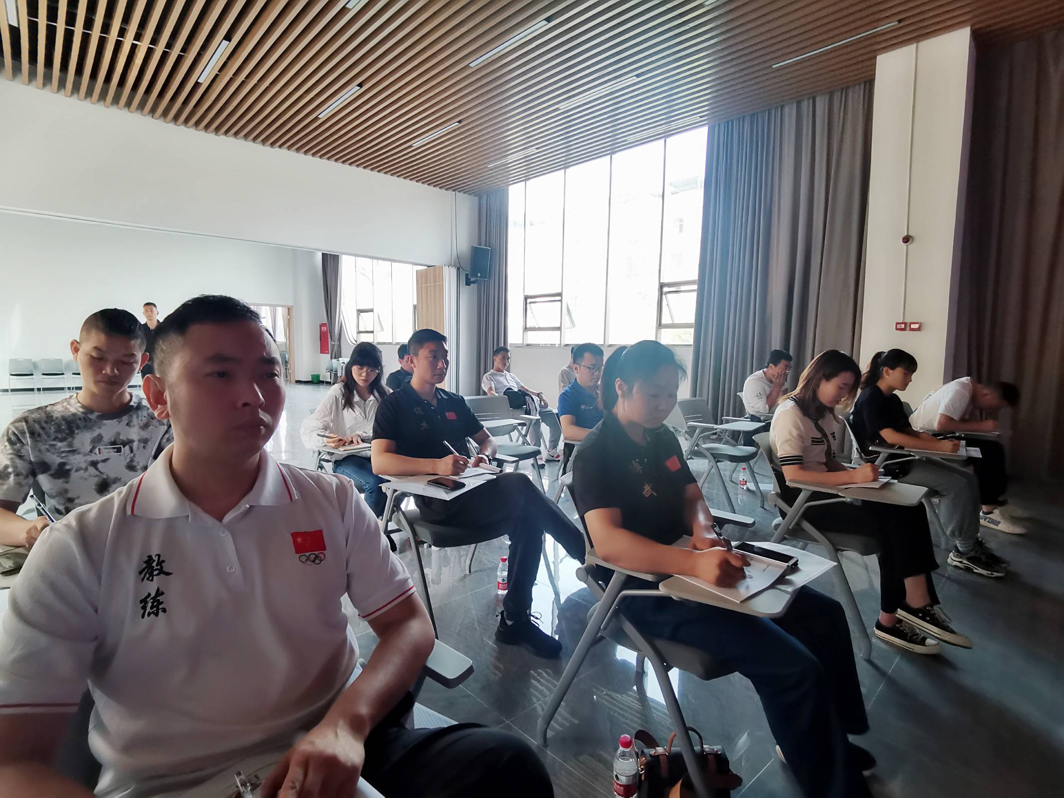 参加教练员岗位培训，课堂研修学习现场